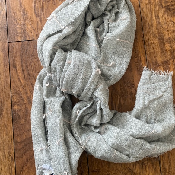 J Crew Blanket Scarf - Picture 4 of 5